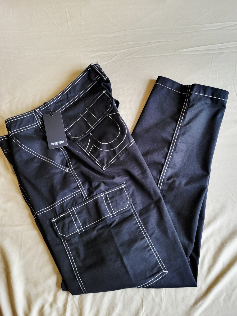 True Religion Bobby Baggy Cargo Pant Mens 34 Jet Black White Stitch NWT - Picture 4 of 10